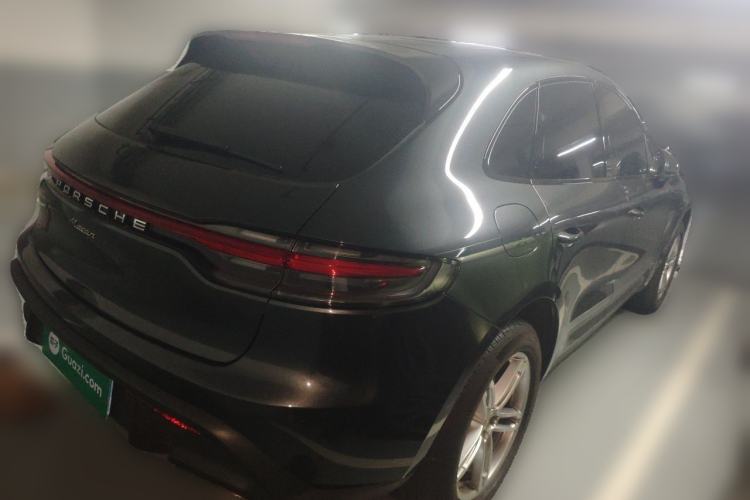 Used Porsche Macan 2024 Macan 2.0T Rear Right 45 Deg