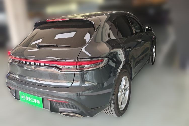 Used Porsche Macan 2024 Macan 2.0T Rear Right 45 Deg