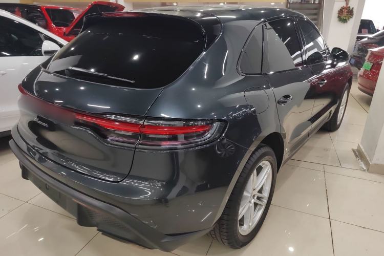 Used Porsche Macan 2024 Macan 2.0T Rear Right 45 Deg
