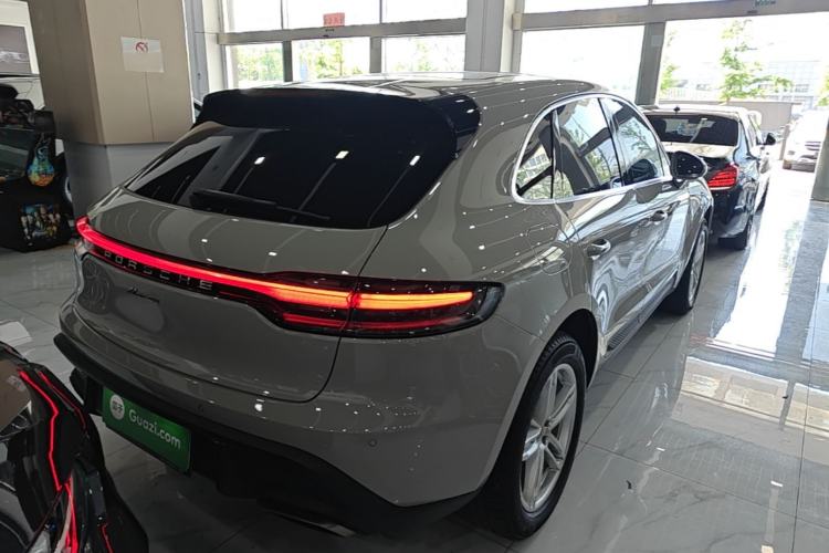 Used Porsche Macan 2024 Macan 2.0T Rear Right 45 Deg