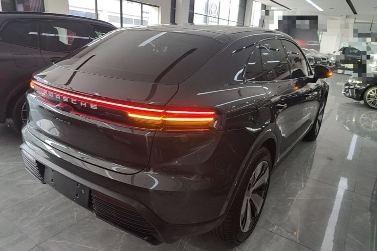 Used Porsche Macan 2024 Macan 4 Rear Right 45 Deg