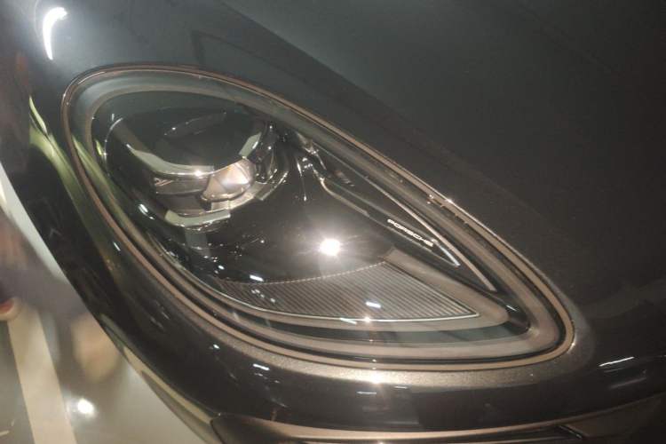 Used Porsche Macan 2024 Macan 2.0T Right Front Headlight
