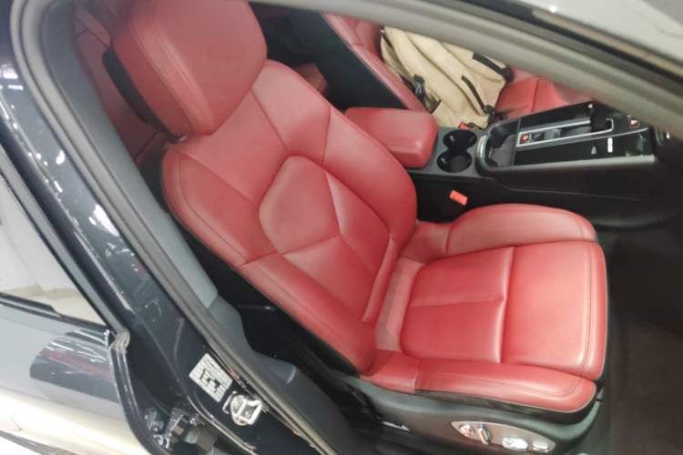 Used Porsche Macan 2024 Macan 2.0T Right Front Seat