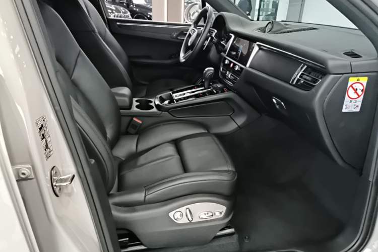 Used Porsche Macan 2024 Macan 2.0T Right Front Seat
