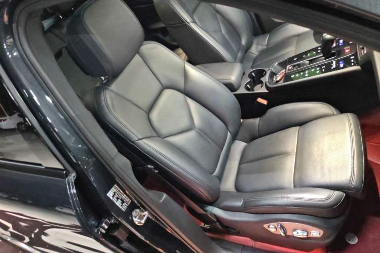 Used Porsche Macan 2024 Macan 2.0T Right Front Seat