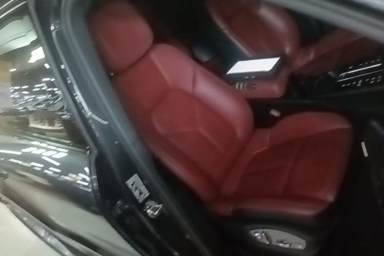 Used Porsche Macan 2024 Macan 2.0T Right Front Seat