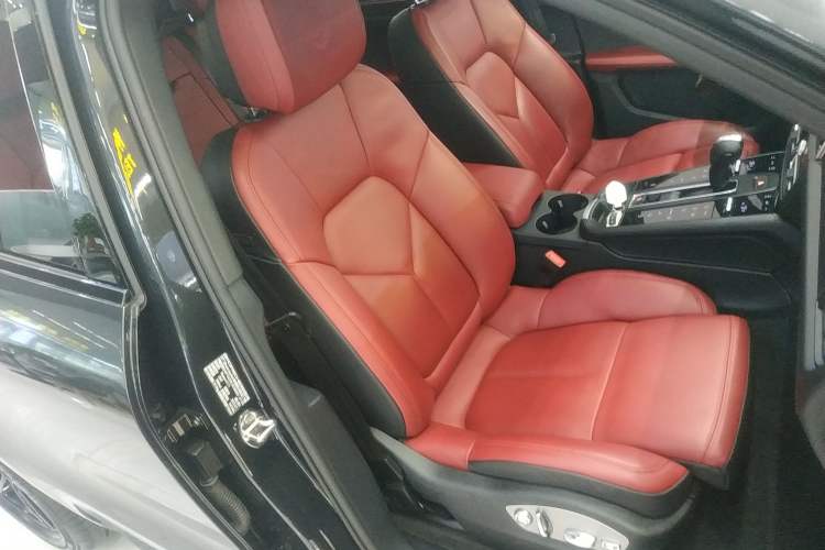 Used Porsche Macan 2024 Macan 2.0T Right Front Seat