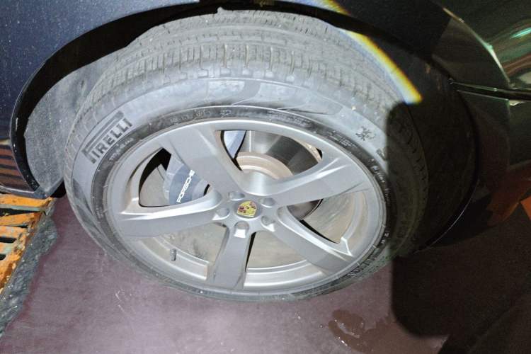Used Porsche Macan 2024 Macan 2.0T Right Front Wheel Hub