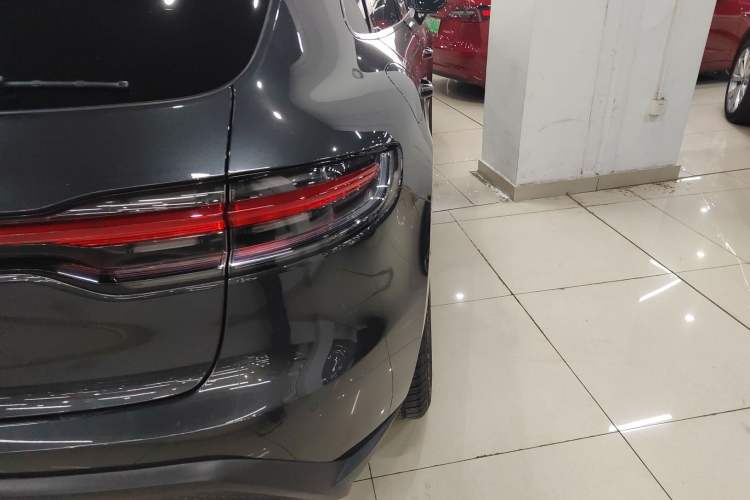 Used Porsche Macan 2024 Macan 2.0T Right Rear Taillight