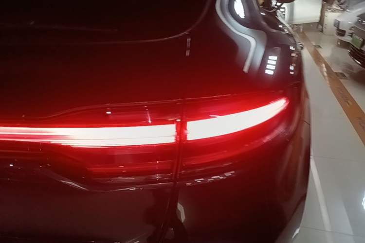 Used Porsche Macan 2024 Macan 2.0T Right Rear Taillight