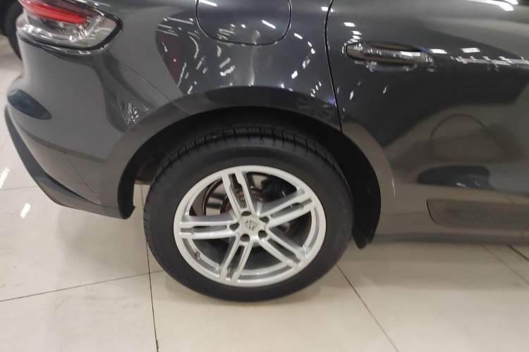 Used Porsche Macan 2024 Macan 2.0T Right Rear Wheel Hub