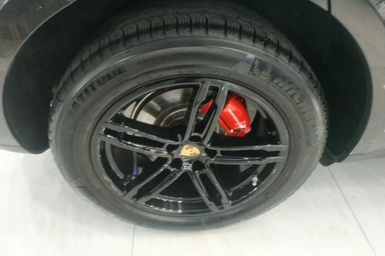 Used Porsche Macan 2024 Macan 2.0T Right Rear Wheel Hub