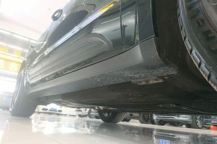 Used Porsche Macan 2024 Macan 2.0T Right Side Sill