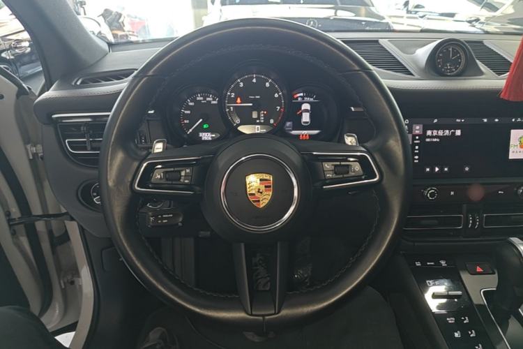 Used Porsche Macan 2024 Macan 2.0T Steering Wheel