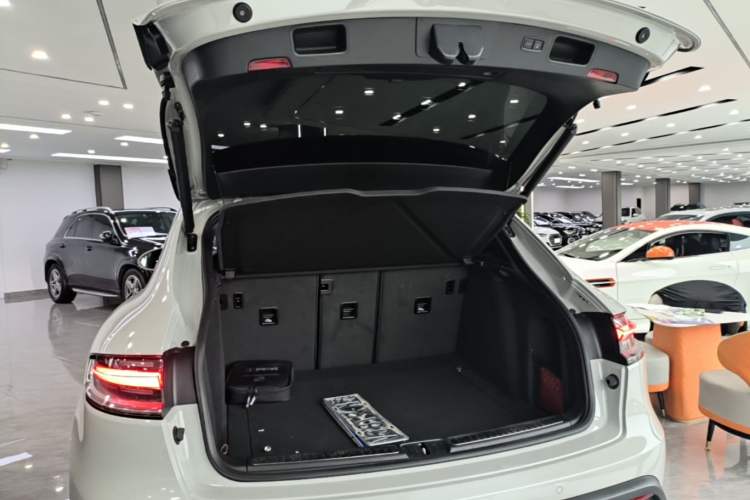 Used Porsche Macan 2024 Macan 2.0T Trunk