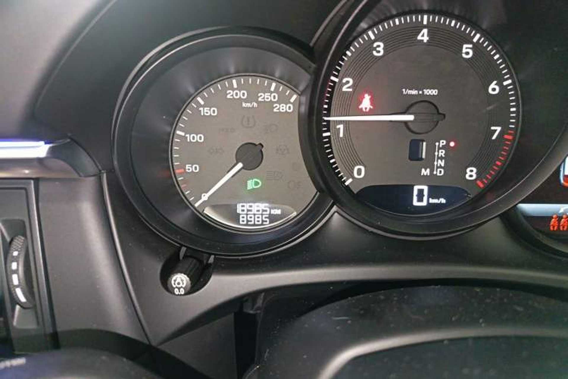 Used Porsche Macan 2024 Macan 2.0T Odometer Close Up