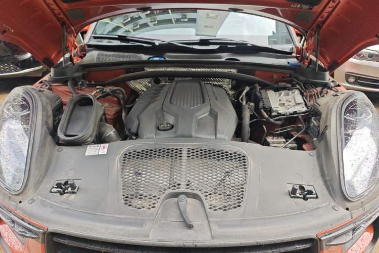 Used Porsche Macan 2024 Macan 2.0T Engine Bay