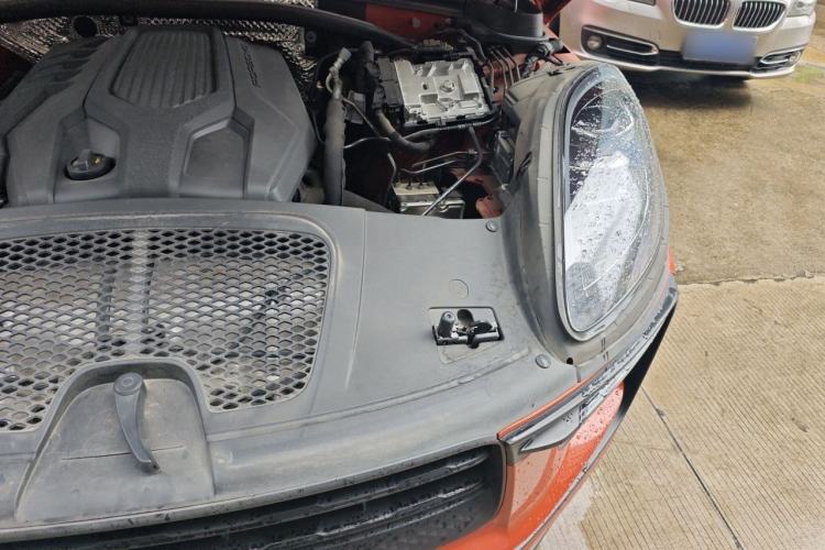 Used Porsche Macan 2024 Macan 2.0T Engine Bay Left