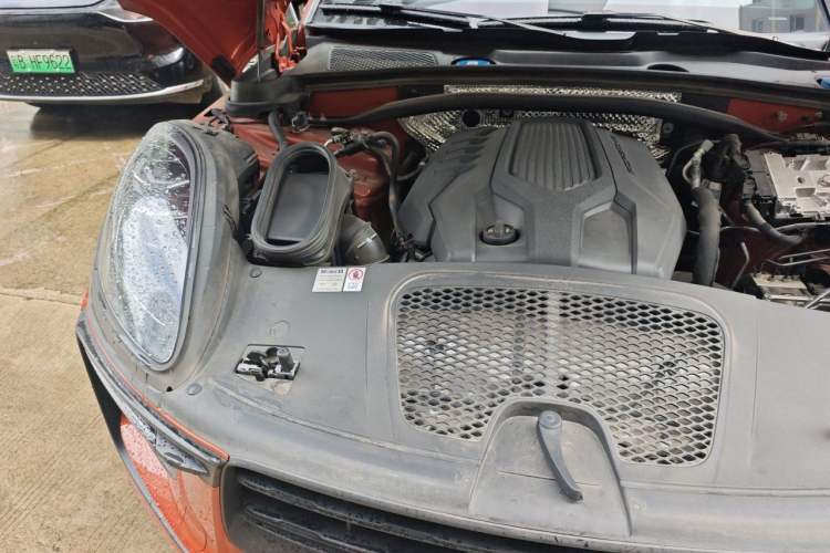 Used Porsche Macan 2024 Macan 2.0T Engine Bay Right