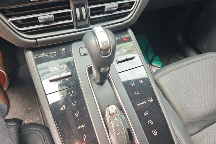 Used Porsche Macan 2024 Macan 2.0T Gear Lever