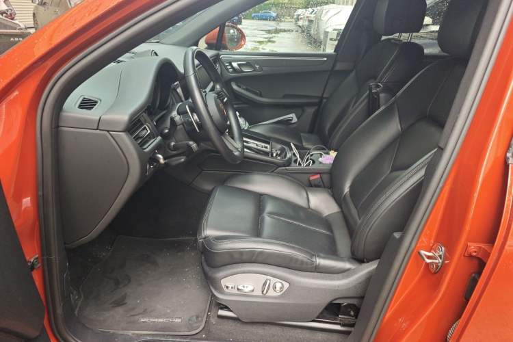 Used Porsche Macan 2024 Macan 2.0T Left Front Seat