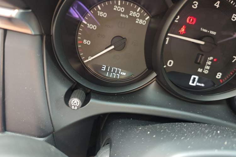 Used Porsche Macan 2024 Macan 2.0T Odometer Close Up