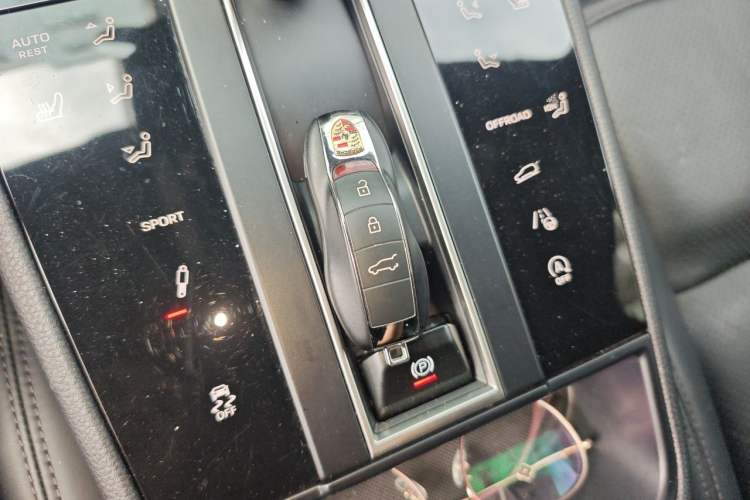 Used Porsche Macan 2024 Macan 2.0T Vehicle Key