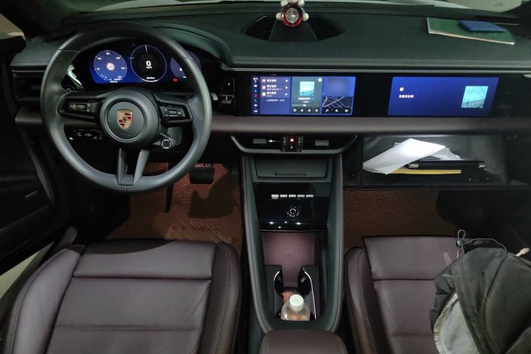 Used Porsche Macan 2024 Macan Long Range Edition Center Console