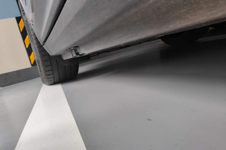 Used Porsche Macan 2024 Macan Long Range Edition Chassis Rear Right