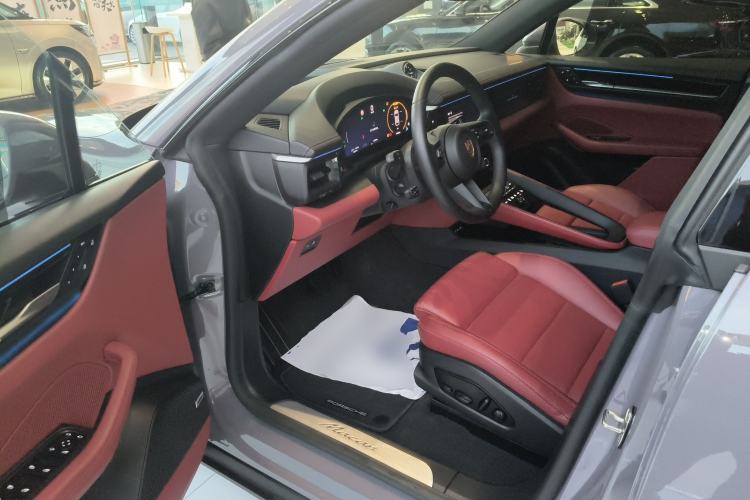 Used Porsche Macan 2024 Macan Long Range Edition Driver Seat