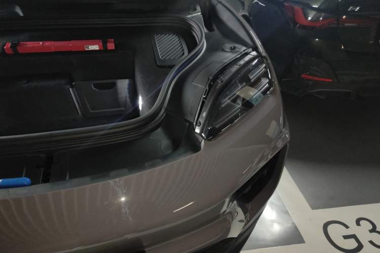 Used Porsche Macan 2024 Macan Long Range Edition Engine Bay Left