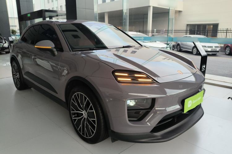 Used Porsche Macan 2024 Macan Long Range Edition Front Right 45 Deg