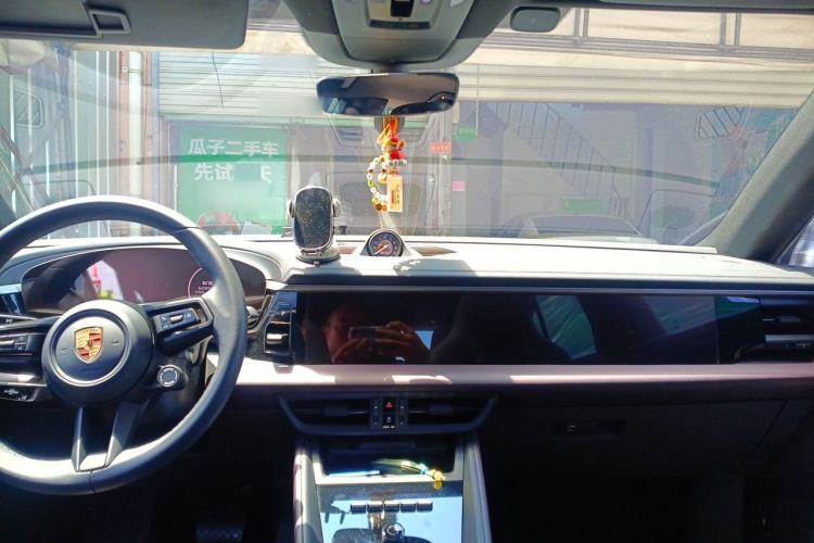 Used Porsche Macan 2024 Macan Long Range Edition Headliner