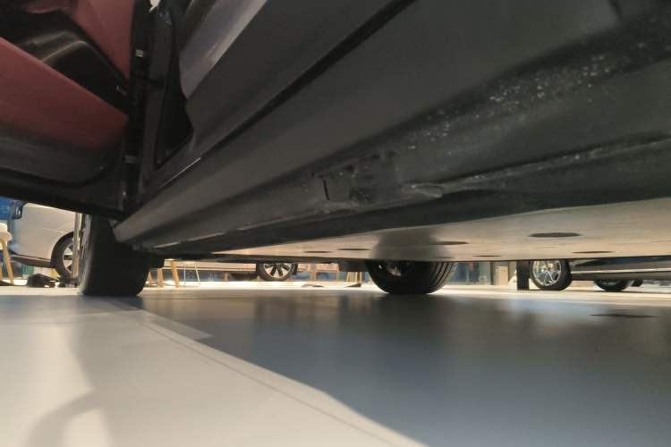 Used Porsche Macan 2024 Macan Long Range Edition Left Side Sill