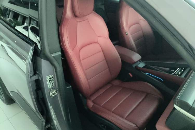 Used Porsche Macan 2024 Macan Long Range Edition Right Front Seat