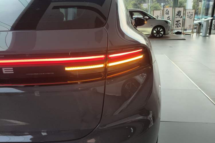 Used Porsche Macan 2024 Macan Long Range Edition Right Rear Taillight