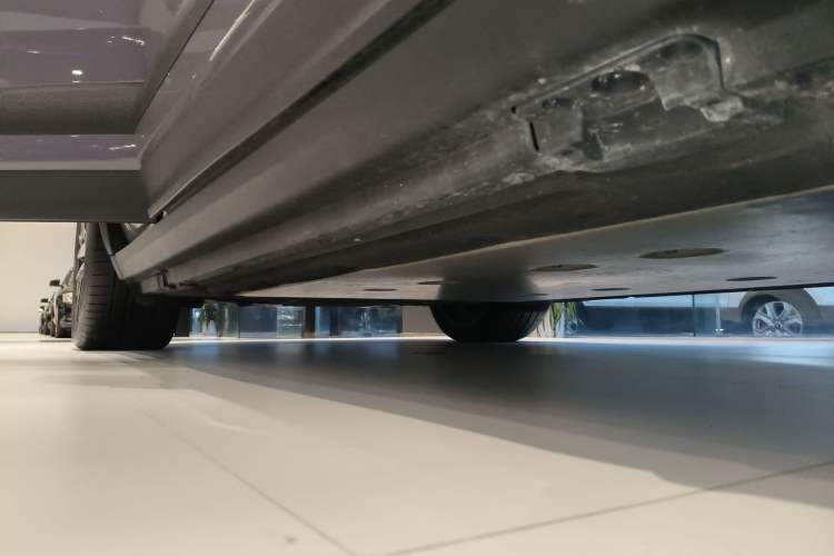Used Porsche Macan 2024 Macan Long Range Edition Right Side Sill