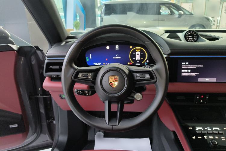 Used Porsche Macan 2024 Macan Long Range Edition Steering Wheel