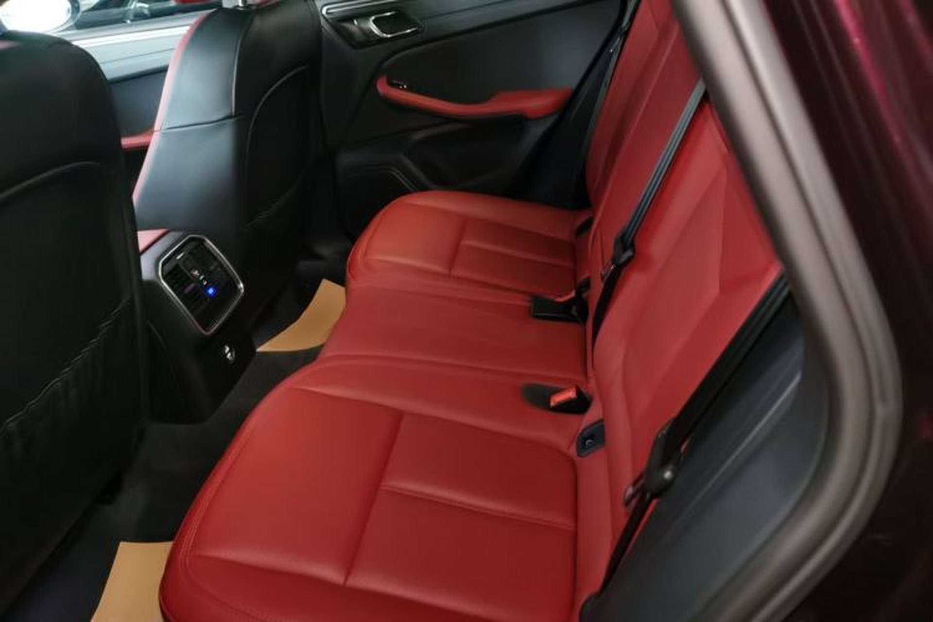Used Porsche Macan 2024 Macan 2.0T Interior 4