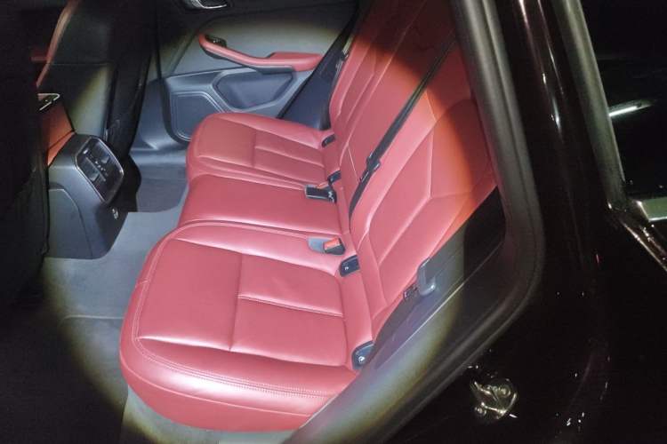 Used Porsche Macan 2024 Macan 2.0T Left Rear Seat