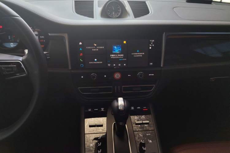 Used Porsche Macan 2024 Macan 2.0T Audio And AC Panel