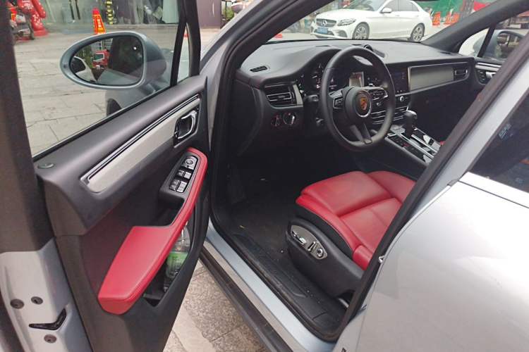Used Porsche Macan 2024 Macan T 2.0T Driver Seat