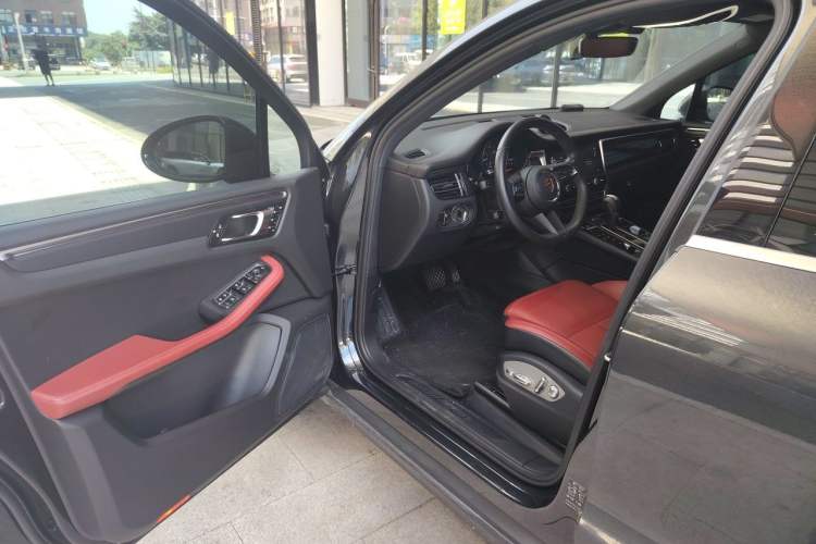 Used Porsche Macan 2024 Macan 2.0T Driver Seat