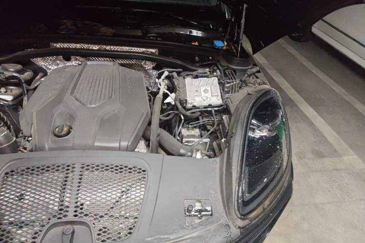 Used Porsche Macan 2024 Macan 2.0T Engine Bay Left