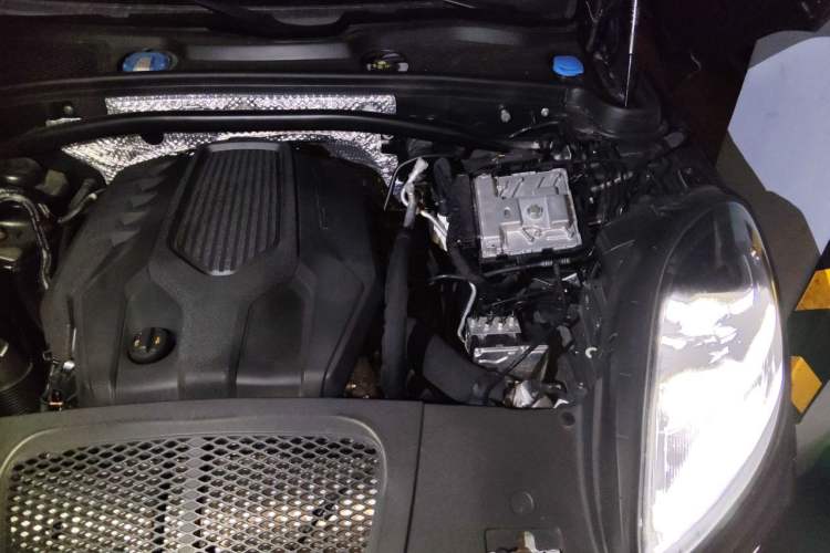 Used Porsche Macan 2024 Macan 2.0T Engine Bay Left