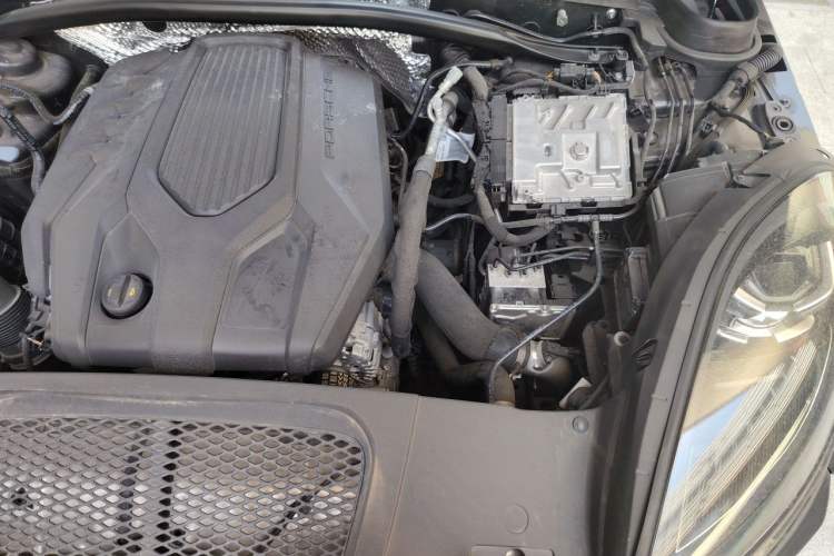 Used Porsche Macan 2024 Macan 2.0T Engine Bay Left