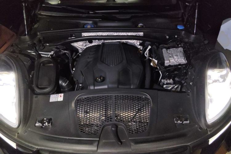 Used Porsche Macan 2024 Macan 2.0T Engine Bay