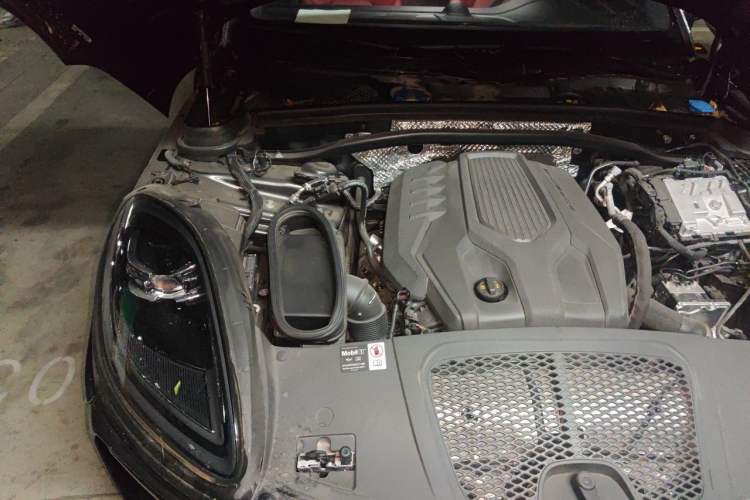 Used Porsche Macan 2024 Macan 2.0T Engine Bay Right