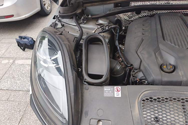 Used Porsche Macan 2024 Macan T 2.0T Engine Bay Right