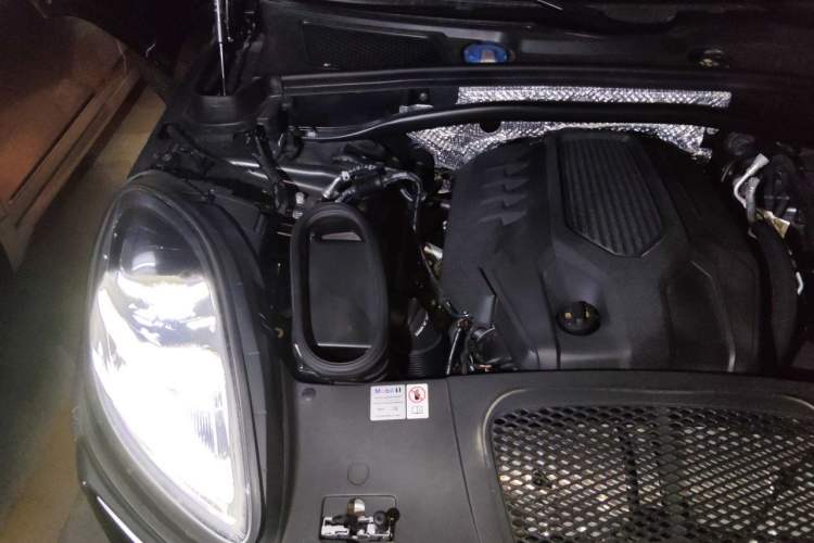 Used Porsche Macan 2024 Macan 2.0T Engine Bay Right